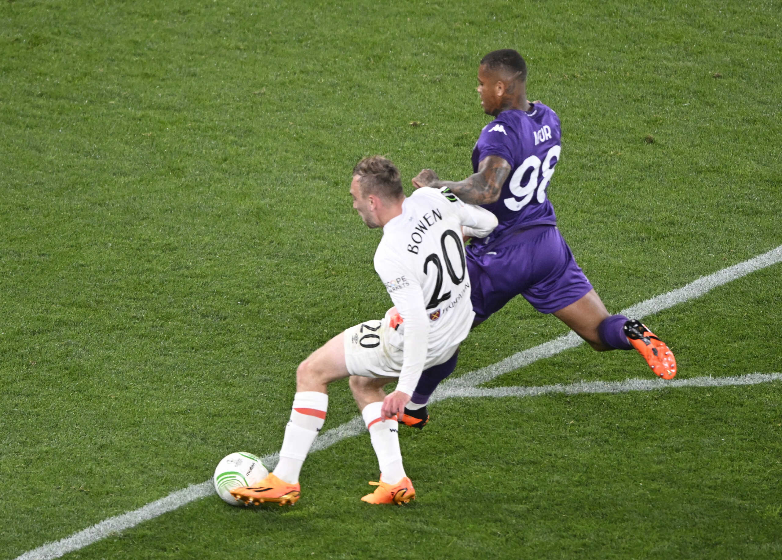 Soccer Football - Europa Conference League - Final - Fiorentina v West Ham United - Eden Arena, Prague, Czech Republic - June 7, 2023 West Ham United's Jarrod Bowen scores their second goal REUTERS