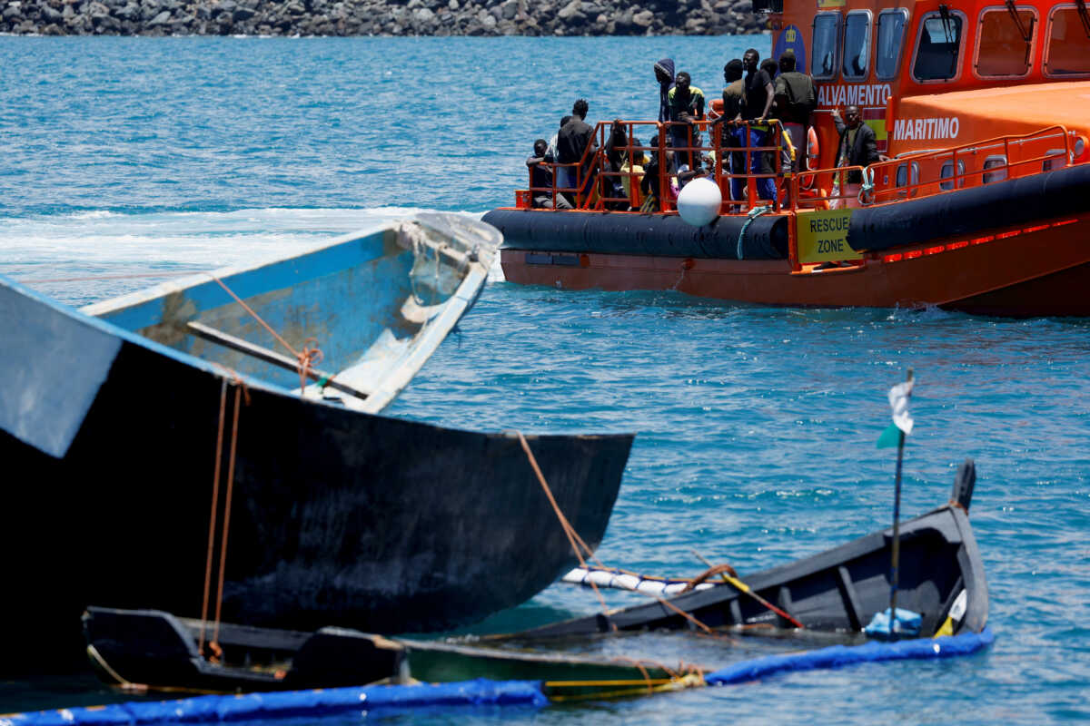 Κανάρια Νησιά: Διασώθηκαν 86 μετανάστες που επέβαιναν σε σκάφος