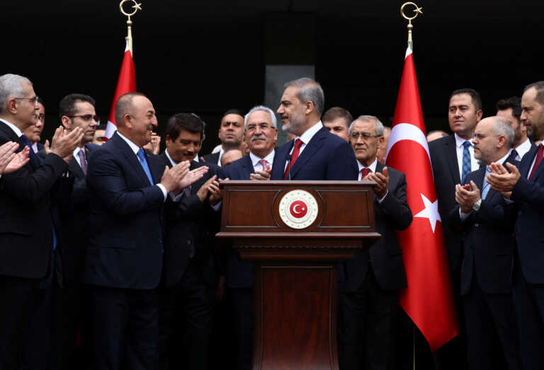 «Εξωτερική πολιτική που βασίζεται στην ανεξαρτησία της Τουρκίας» θα... χαράξει ο Φιντάν - Η φιλία με τον Τσαβούσογλου από το σχολείο