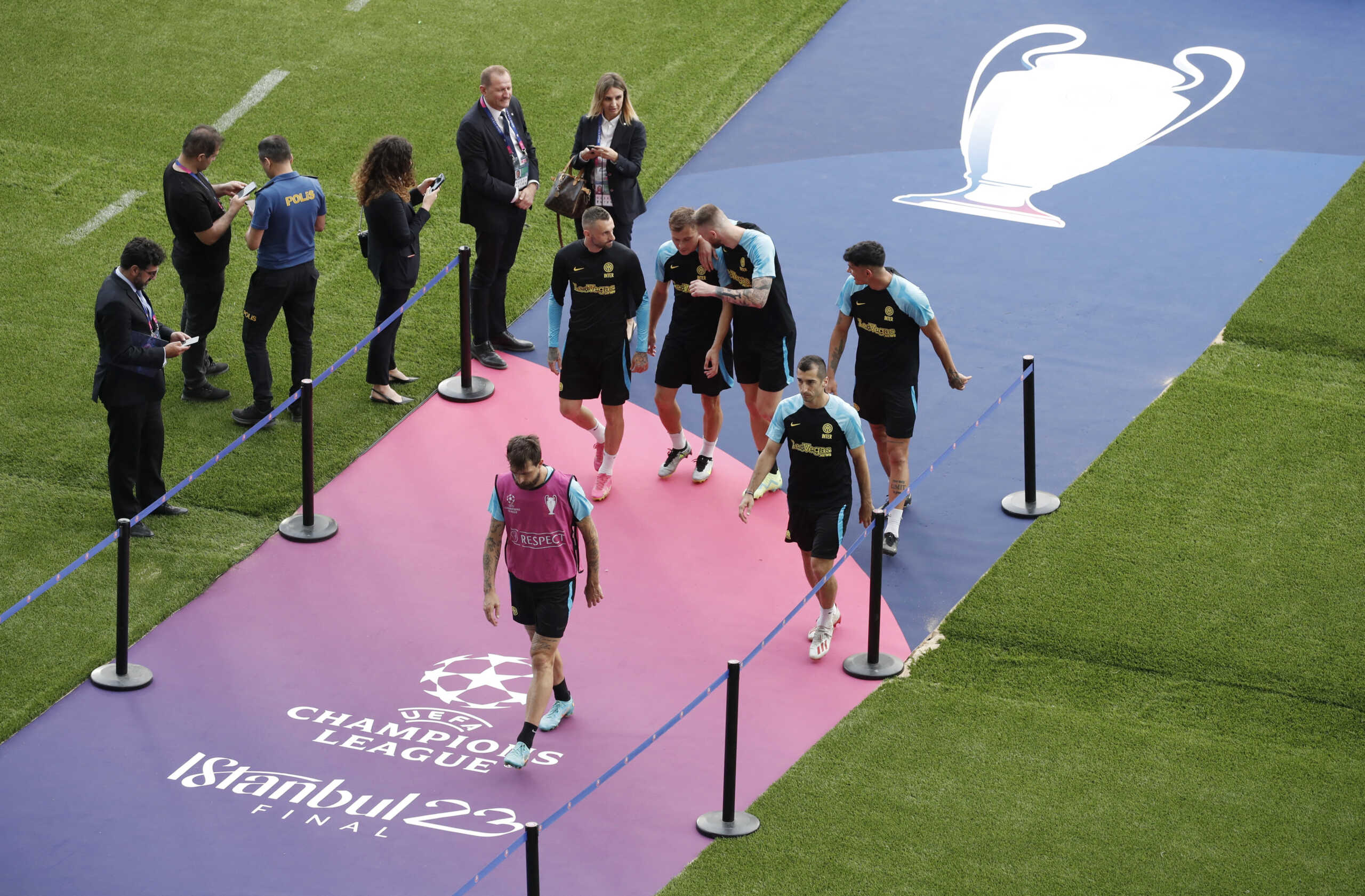 Soccer Football - Champions League Final - Inter Milan Training - Ataturk Olympic Stadium, Istanbul, Turkey - June 9, 2023 Inter Milan players leave the pitch after training REUTERS