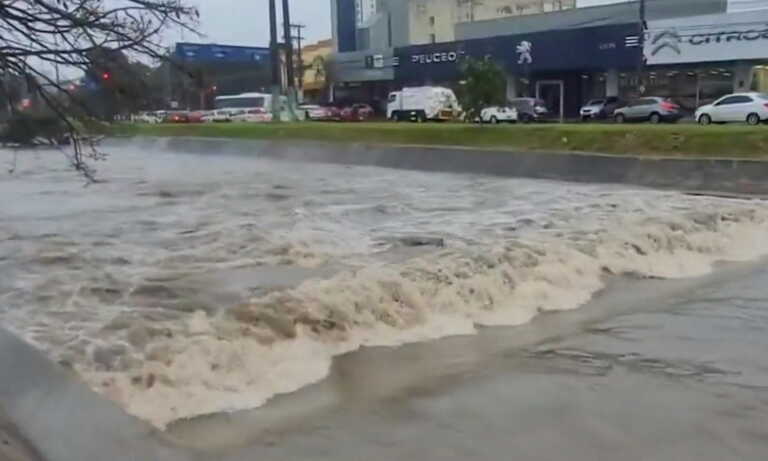 Τρεις νεκροί και 12 αγνοούμενοι από κυκλώνα στη Βραζιλία