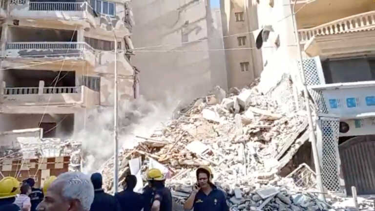 Τουλάχιστον 4 τραυματίες από την κατάρρευση 13όροφου κτιρίου στην Αλεξάνδρεια της Αιγύπτου