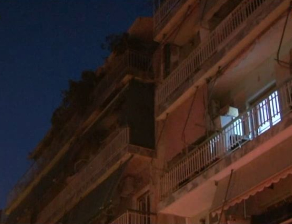 Πετράλωνα: Φωτιά σε διαμέρισμα – Ένας 15χρονος μεταφέρθηκε στο νοσοκομείο