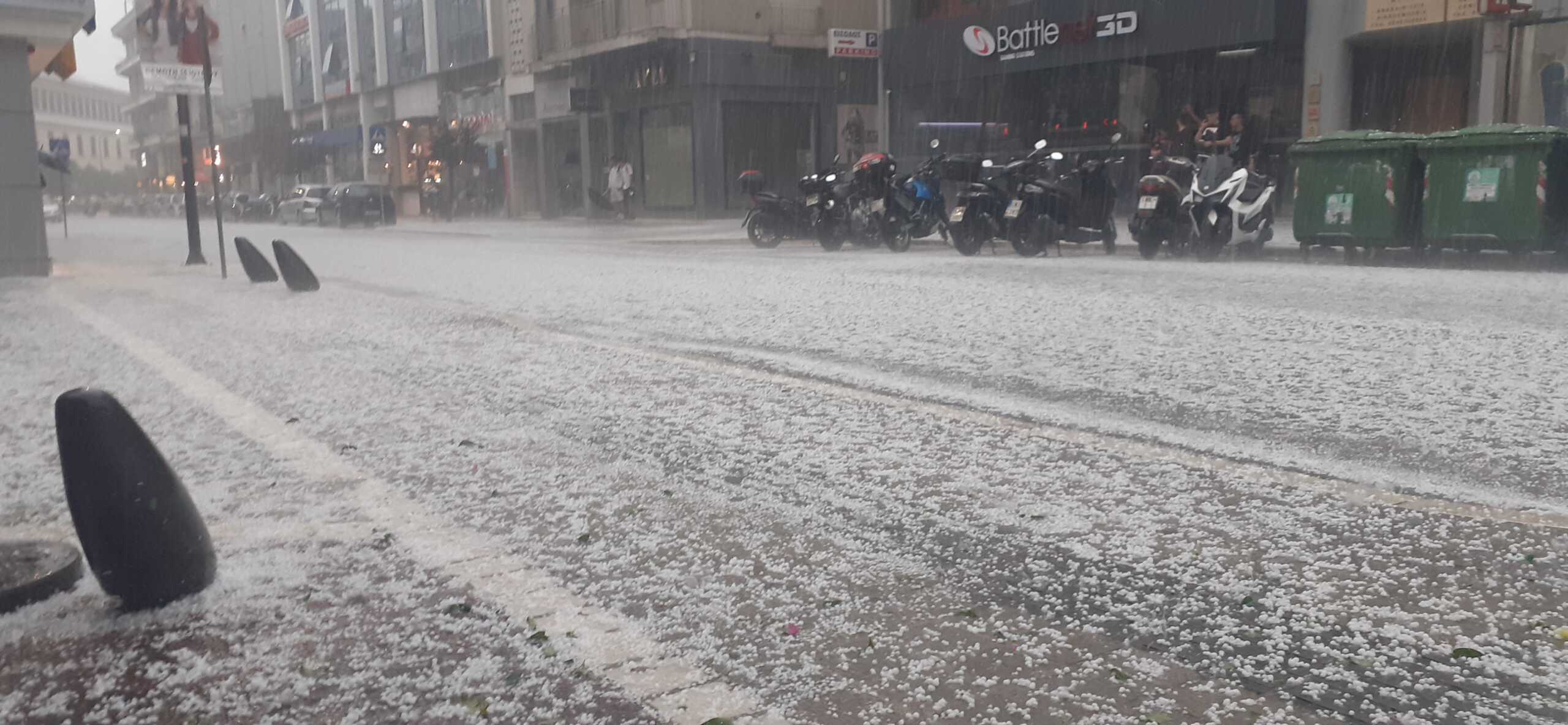 Γιάννενα: Εικόνες μετά τη σφοδρή χαλαζόπτωση – Χαλάζι σε μέγεθος φουντουκιού