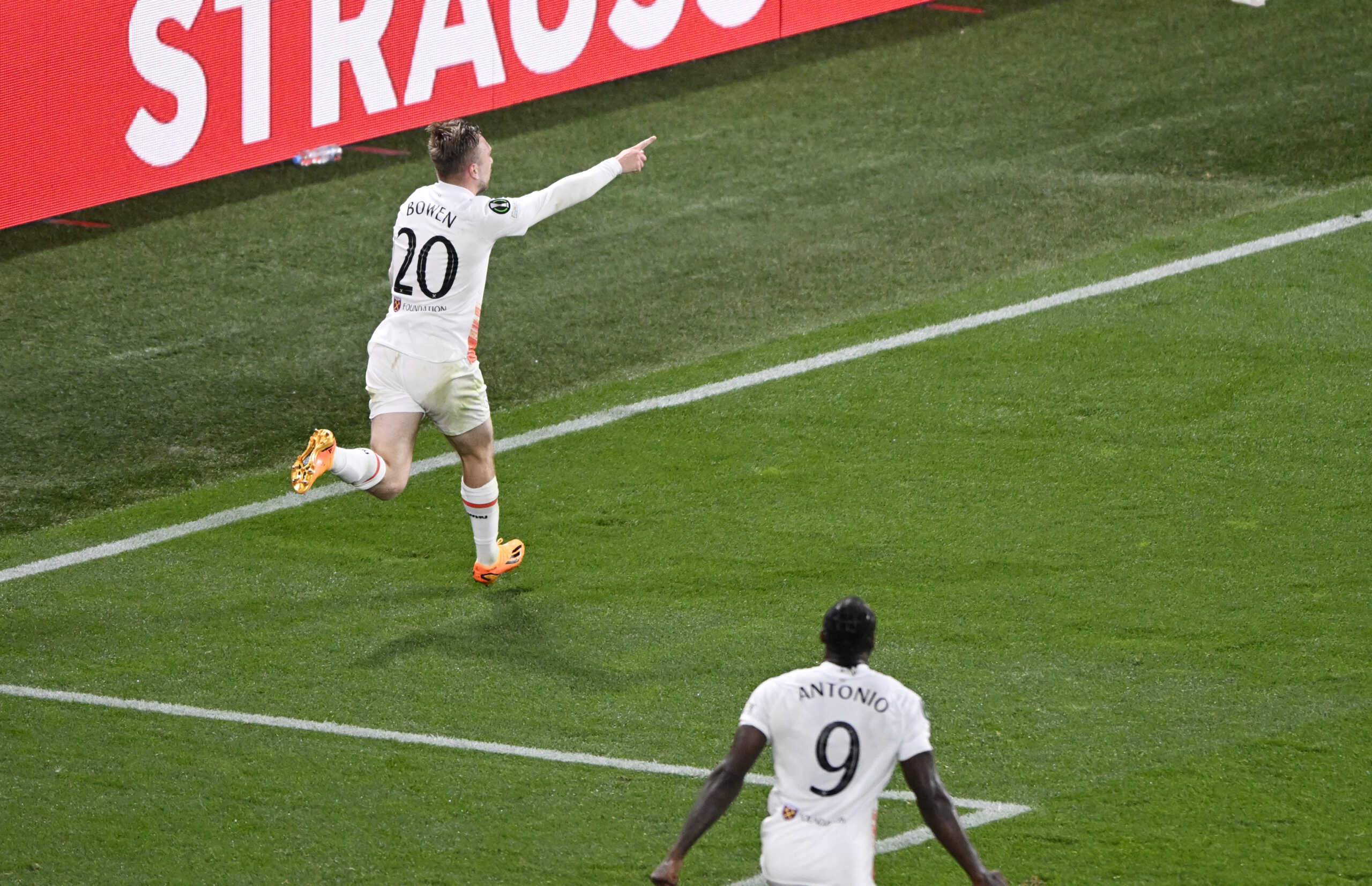 Soccer Football - Europa Conference League - Final - Fiorentina v West Ham United - Eden Arena, Prague, Czech Republic - June 7, 2023 West Ham United's Jarrod Bowen celebrates scoring their second goal with Michail Antonio REUTERS
