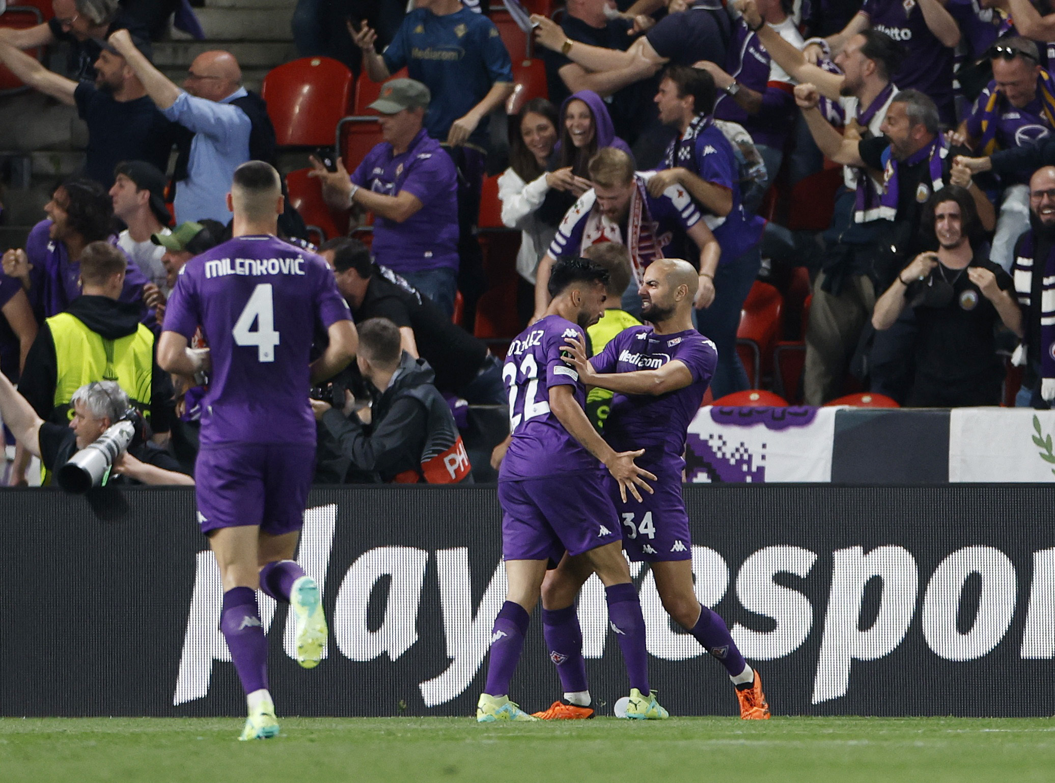 Soccer Football - Europa Conference League - Final - Fiorentina v West Ham United - Eden Arena, Prague, Czech Republic - June 7, 2023  Fiorentina's Nicolas Gonzalez and Sofyan Amrabat celebrate their first goal scored by Giacomo Bonaventura REUTERS
