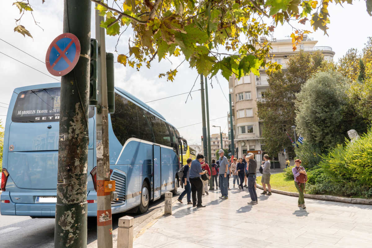 Δήμος Αθηναίων: Νέα σημεία για στάθμευση τουριστικών λεωφορείων – Τι ισχύει στη Λεωφόρο Αμαλίας