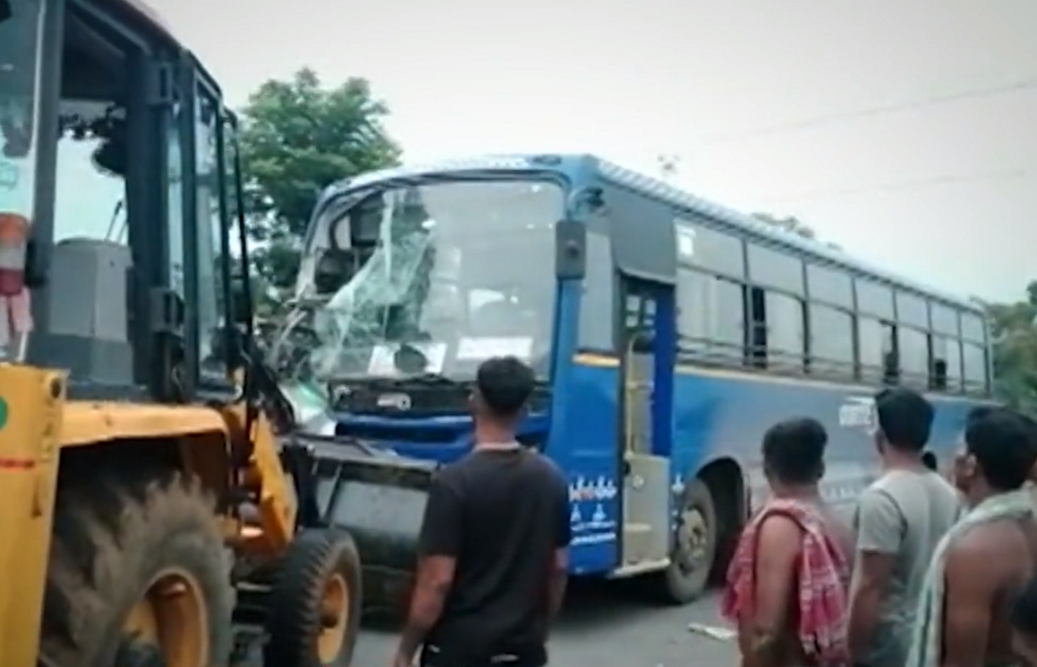 Ινδία: 12 νεκροί από μετωπική σύγκρουση λεωφορείων στην Οντίσα
