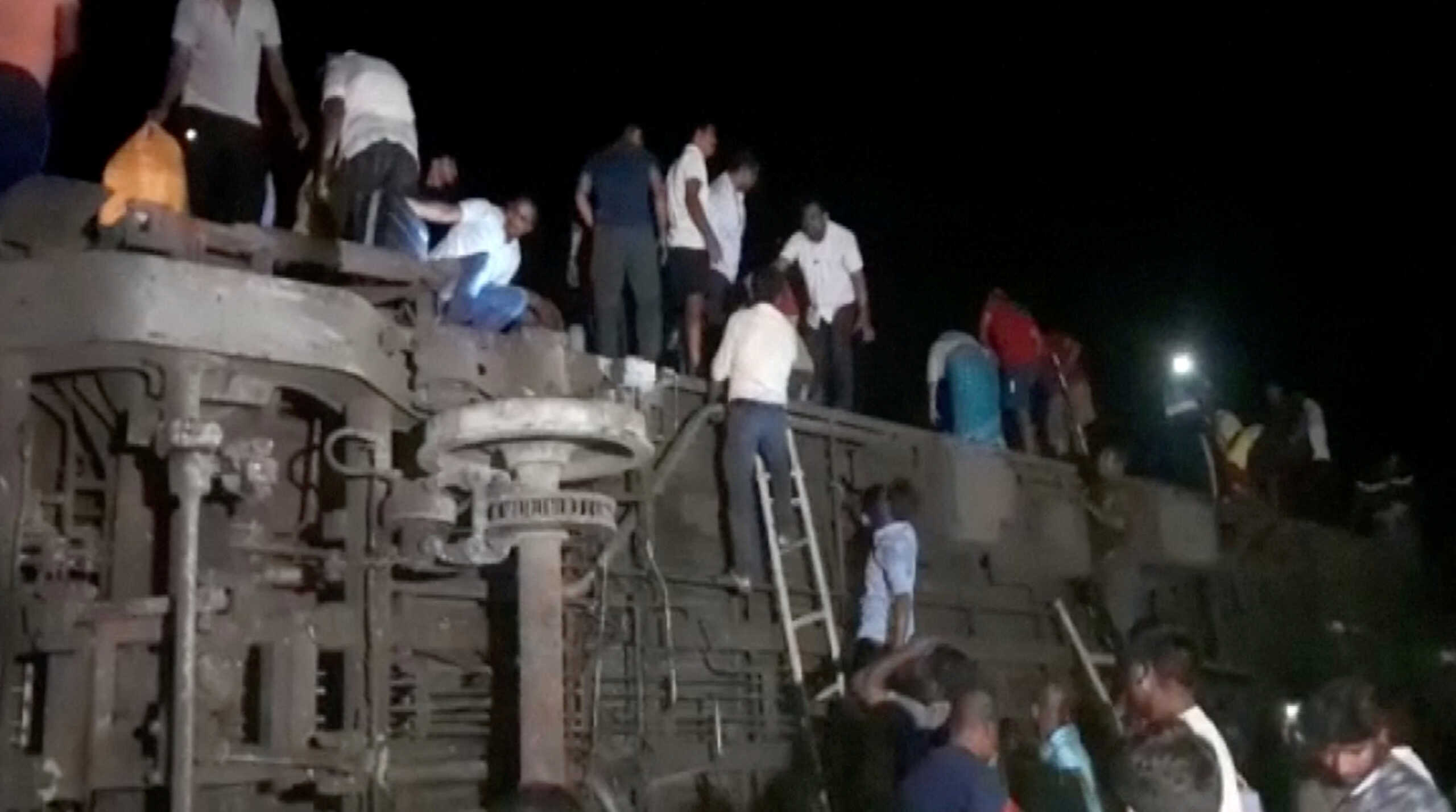 Ινδία: Τουλάχιστον 50 νεκροί και περισσότεροι από 300 τραυματίες σε σύγκρουση τρένων