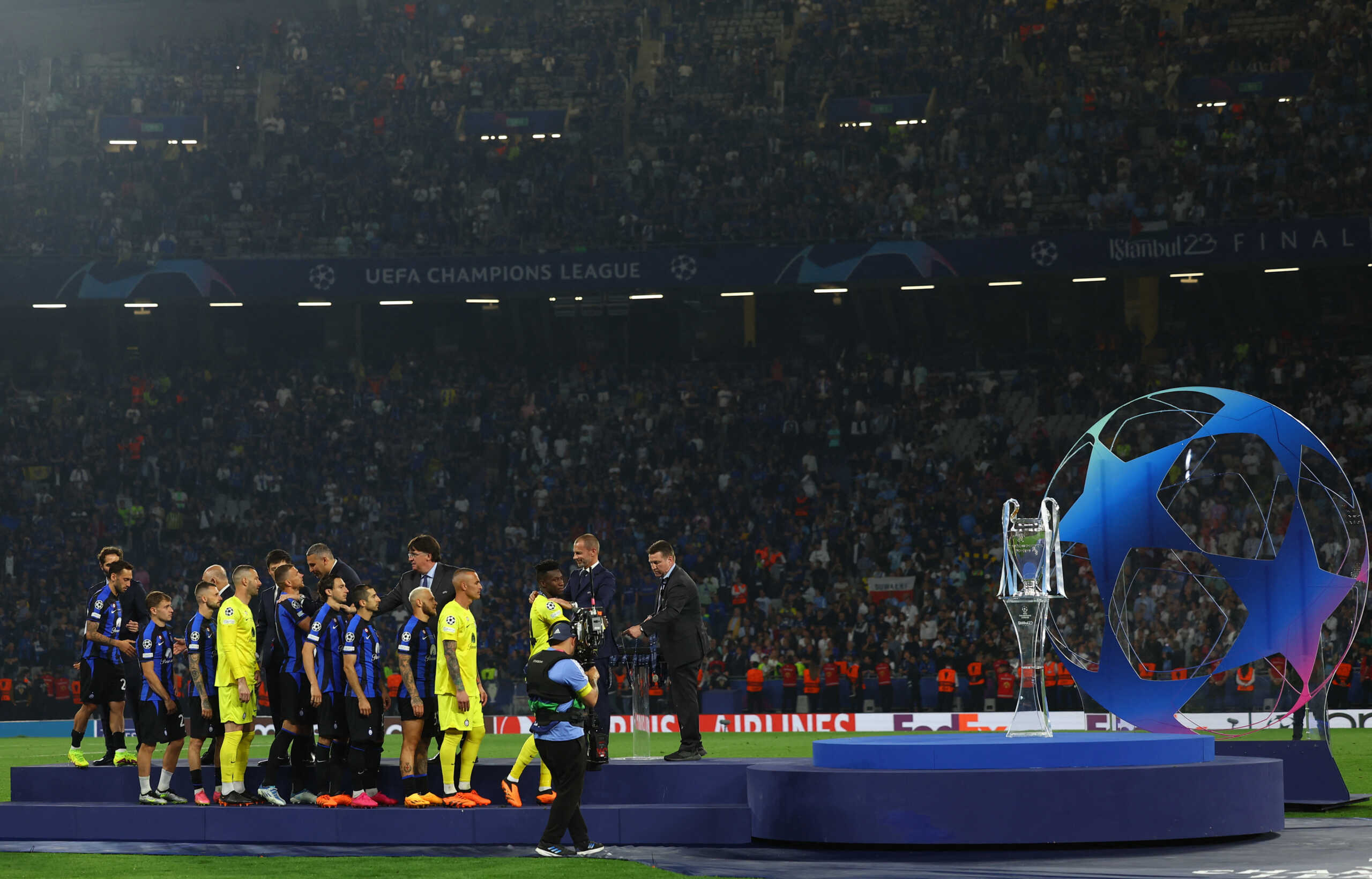 Soccer Football - Champions League Final - Manchester City v Inter Milan - Ataturk Olympic Stadium, Istanbul, Turkey - June 11, 2023 Inter Milan players collect their medals after the match REUTERS