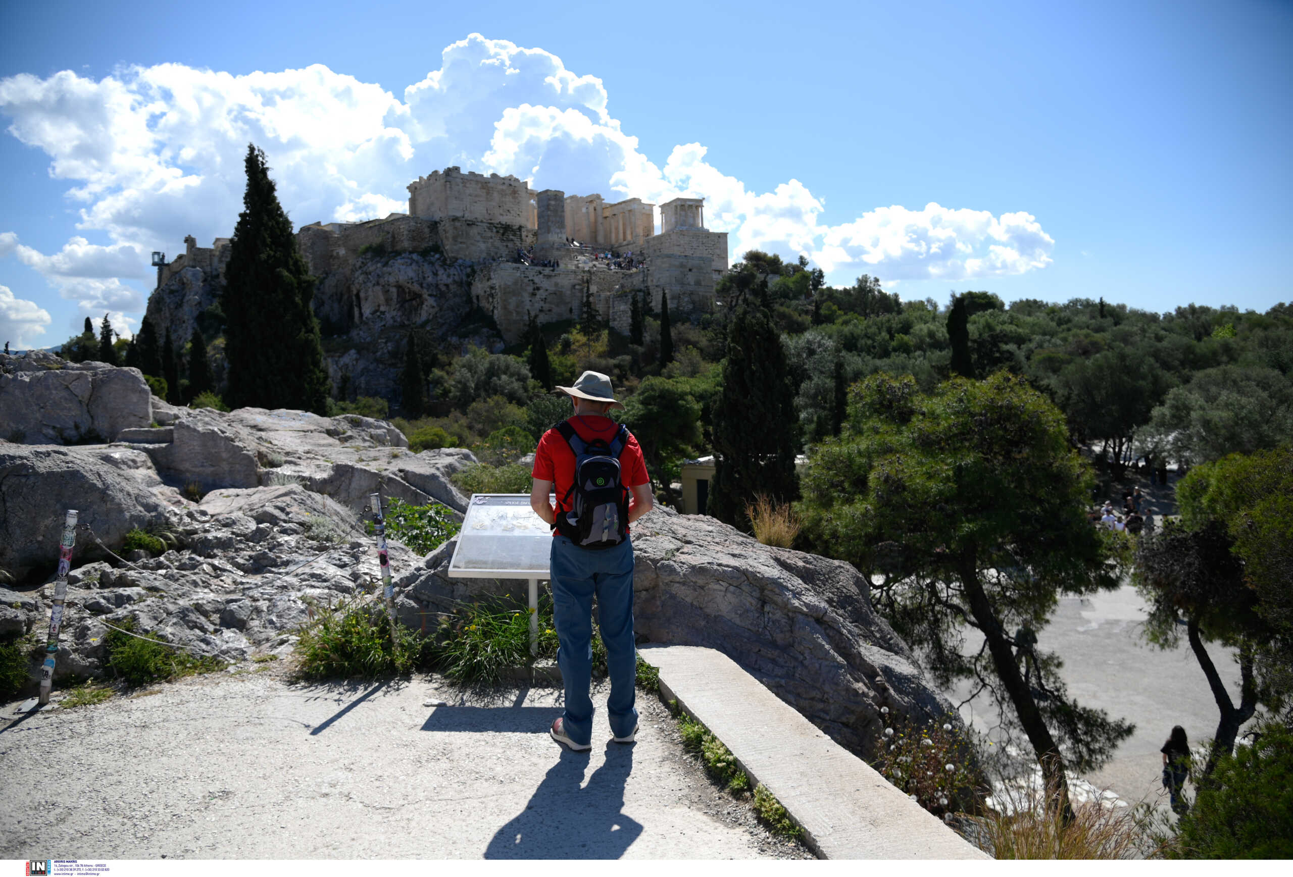 Καιρός σήμερα: Αίθριος με τη θερμοκρασία σε επίπεδα Ιουνίου – Πού αναμένονται βροχές