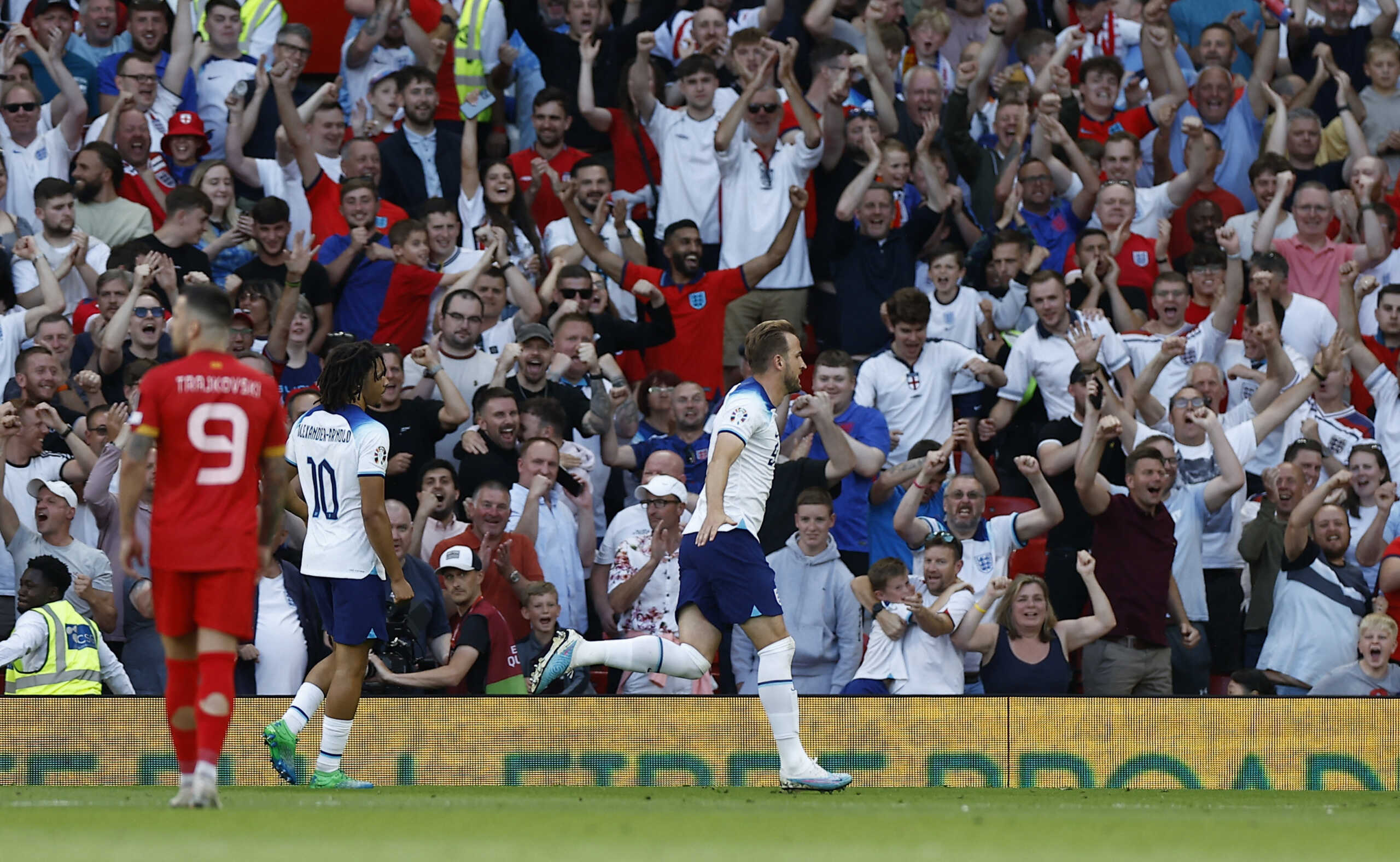 Soccer Football - UEFA Euro 2024 Qualifier - Group C - England v North Macedonia - Old Trafford, Manchester, Britain - June 19, 2023 England's Harry Kane celebrates scoring their first goal with Trent Alexander-Arnold Action Images via Reuters
