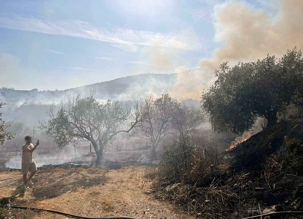 Μεγάλη φωτιά στην Καβάλα – Μάχη με τις φλόγες από γη και αέρα