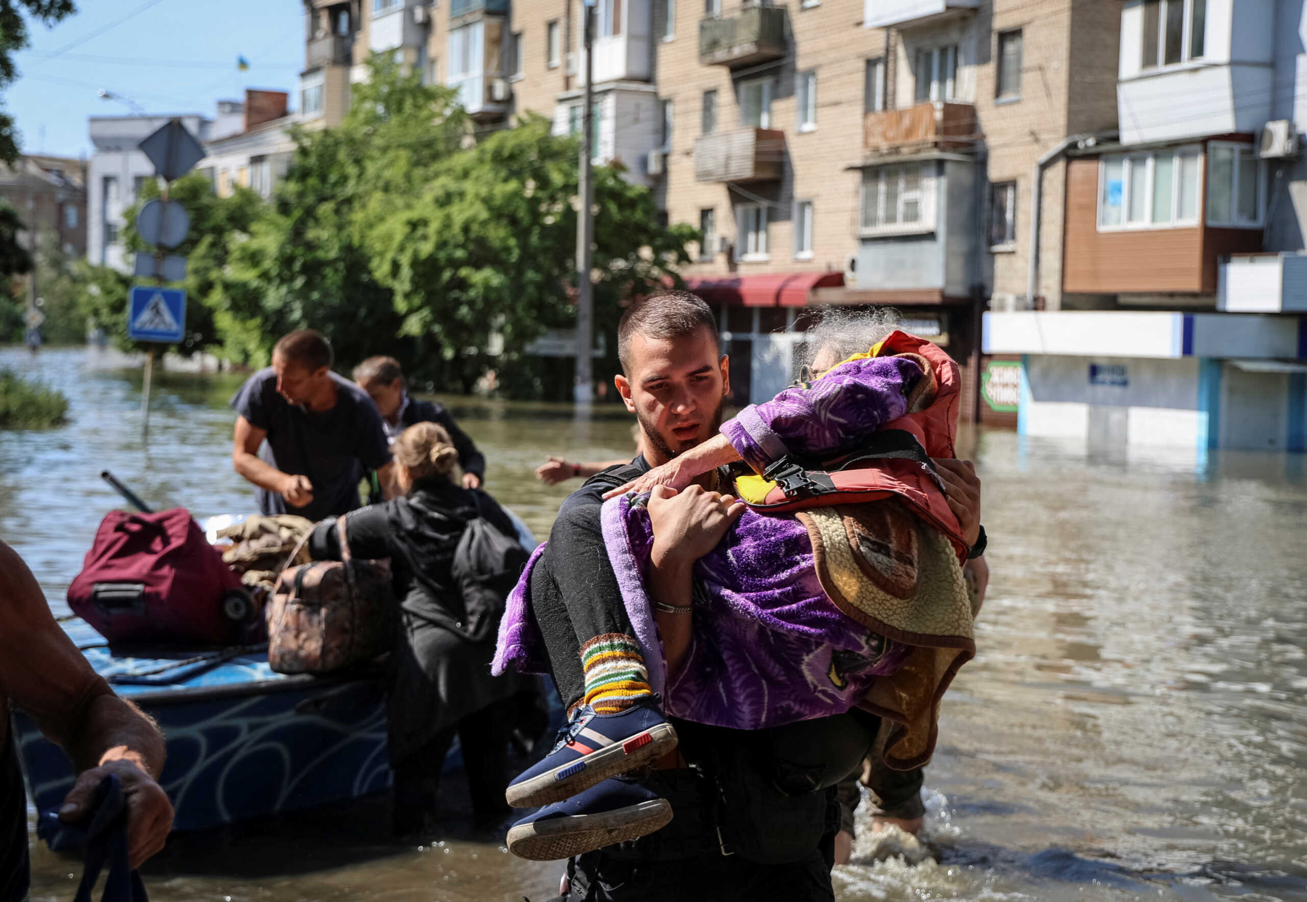 Ουκρανία: Στους 41 έφτασαν οι νεκροί στις περιοχές ελέγχου της Ρωσίας μετά την κατάρρευση του φράγματος