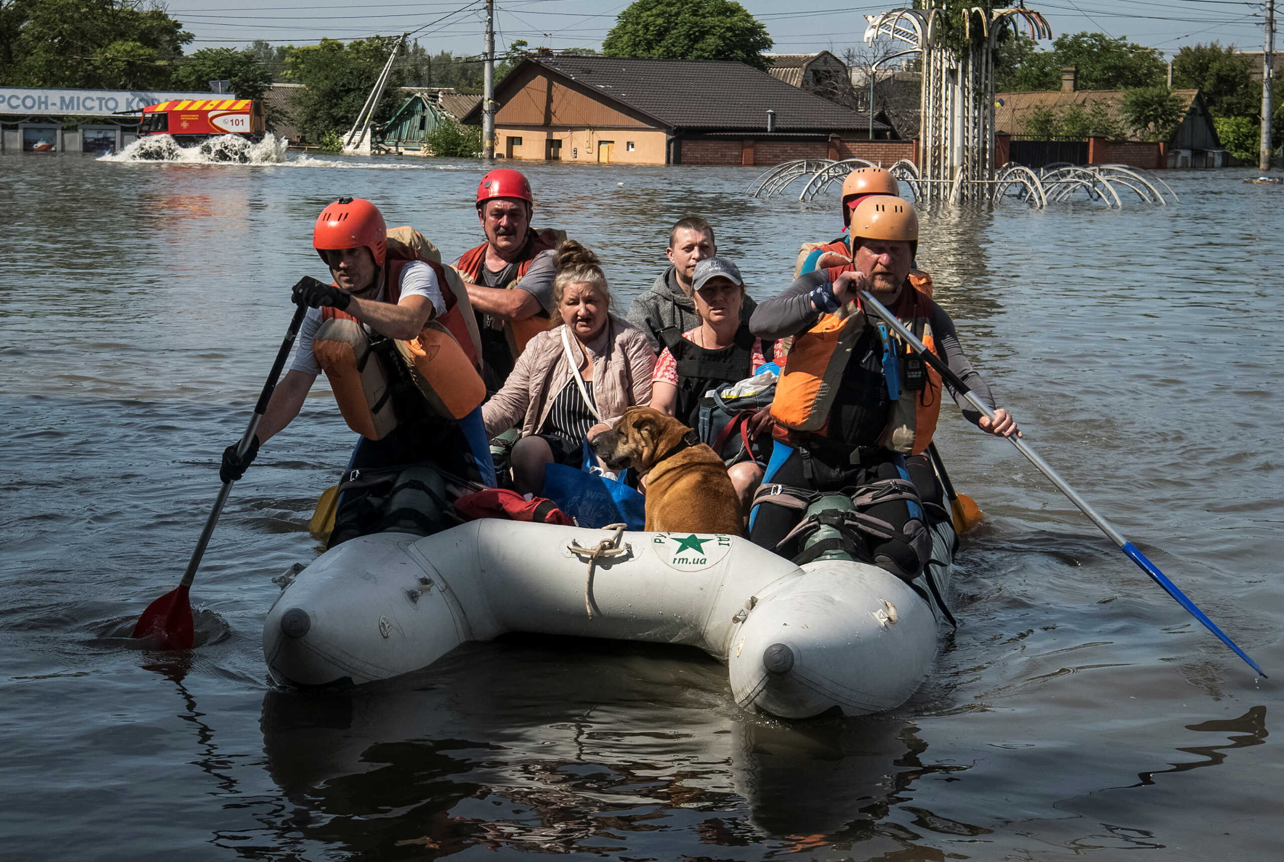 Rescuers evacuate local residents from a flooded area after the Nova Kakhovka dam breached, amid Russia's attack on Ukraine, in Kherson, Ukraine June 7, 2023. REUTERS