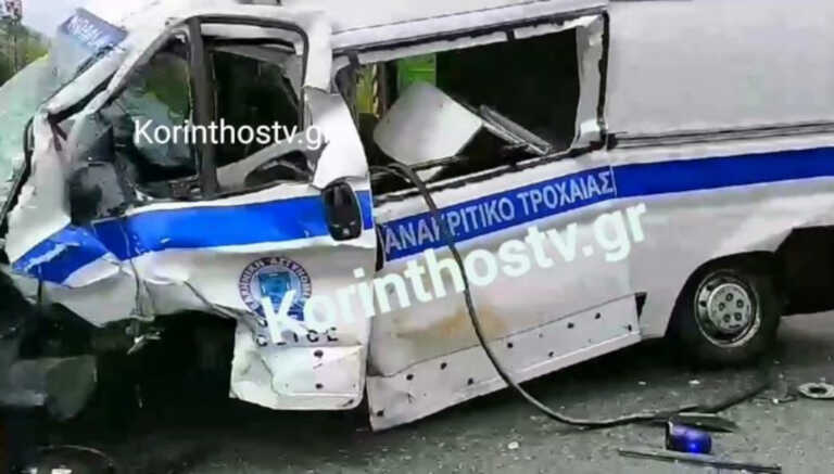 Αυτοκίνητο μπήκε στο αντίθετο ρεύμα στην Κορίνθου - Τριπόλεως και «καρφώθηκε» σε ανακριτικό της Τροχαίας - Αναφορές για έναν νεκρό