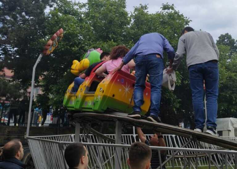 Ατύχημα σε λούνα παρκ στην Κοζάνη – Κόπηκαν δυο βαγόνια από το τρένο