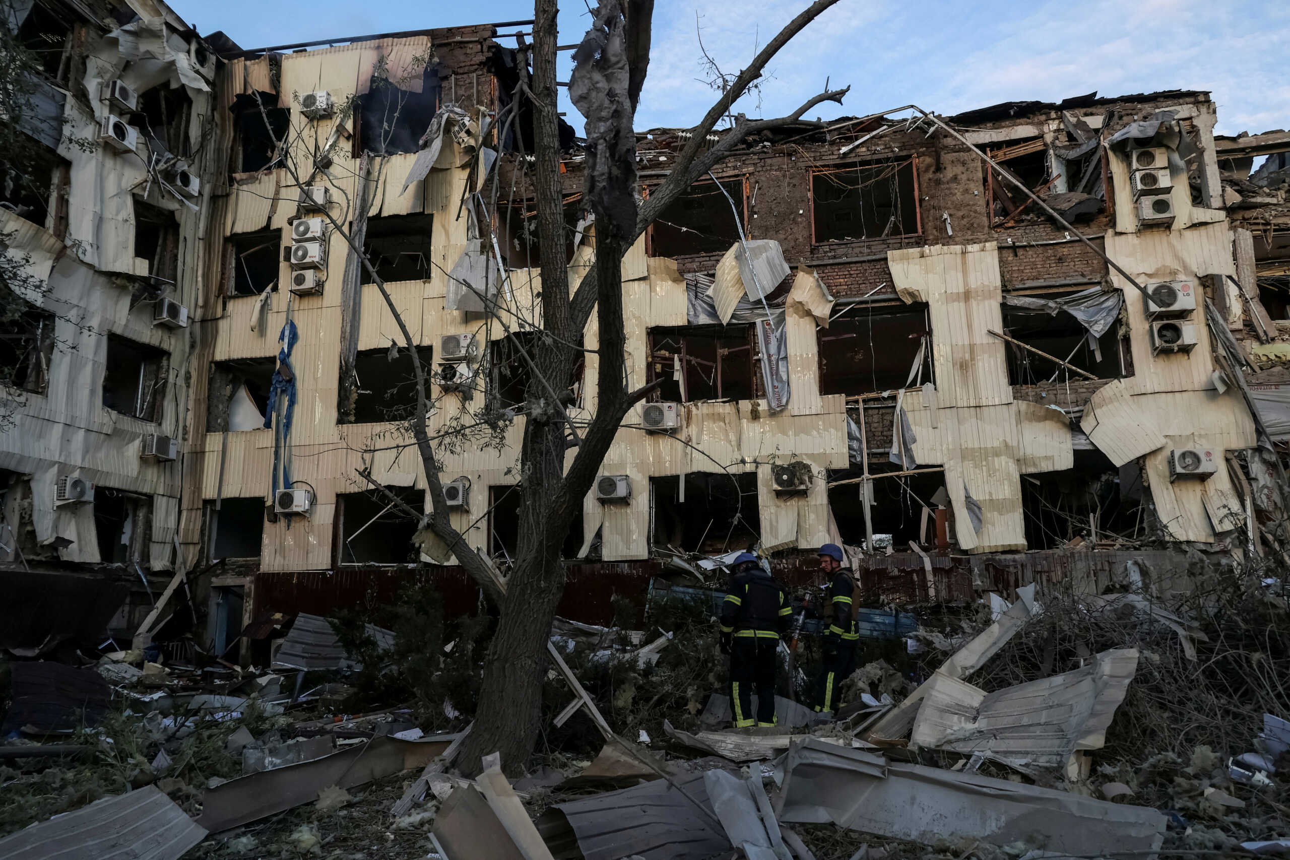 Ουκρανία: Ρωσικός βομβαρδισμός στο Χάρκοβο – Τουλάχιστον 4 τραυματίες