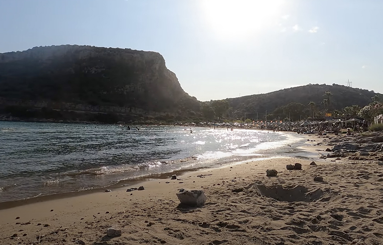 Λουμπάρδα: Η απάνεμη παραλία της Αττικής με τα ρηχά νερά