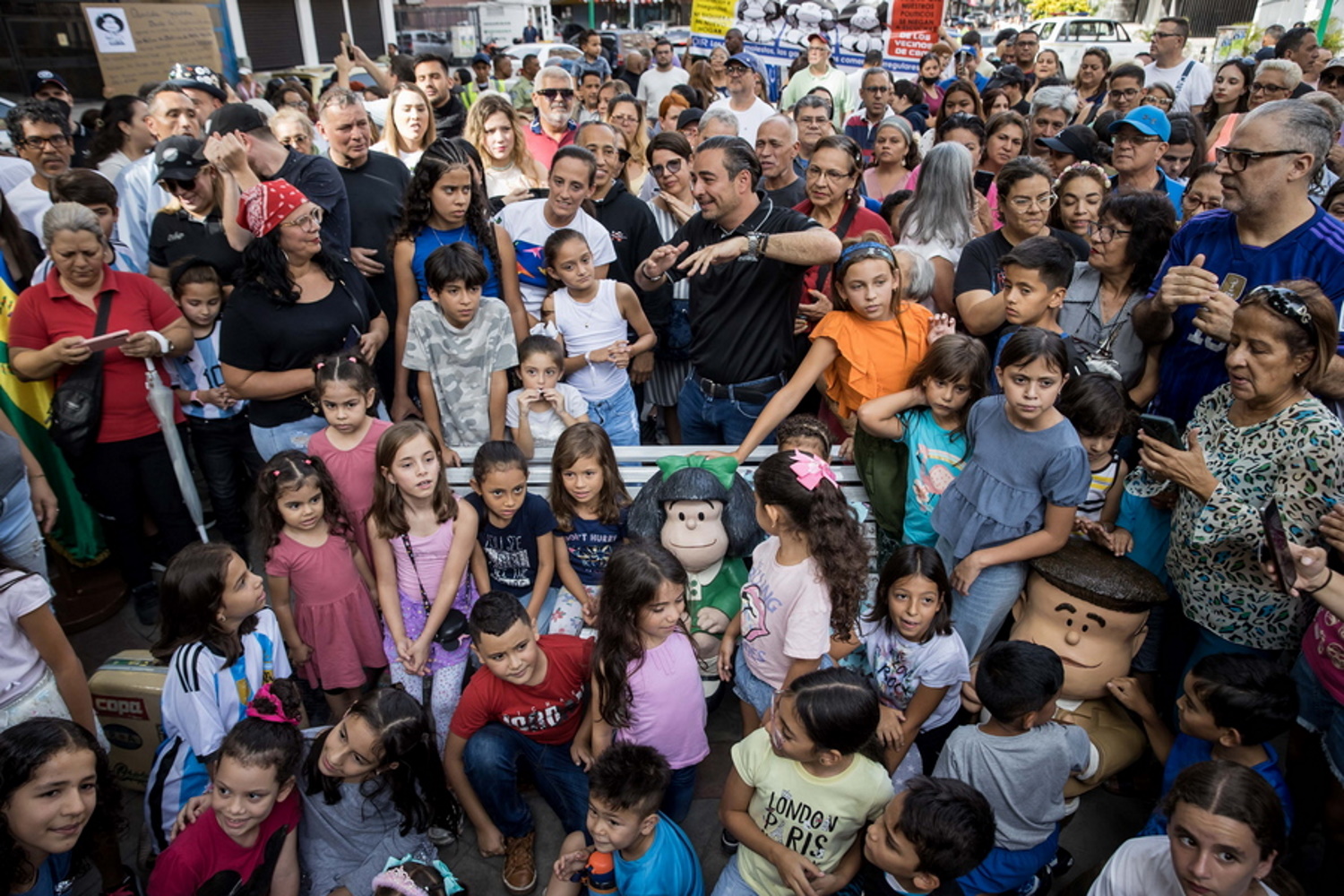 Βενεζουέλα: Η Μαφάλντα έγινε άγαλμα στο Καράκας – Αποκαλυπτήρια με πλήθος κόσμου