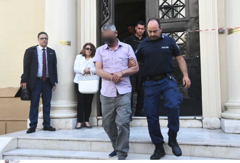 Βαρύς ο πέλεκυς για τον 61χρονο μακελάρη της Ανδραβίδας - Καταδικάστηκε σε 4 φορές ισόβια για τη δολοφονία ενός ζευγαριού και 2 παιδιών