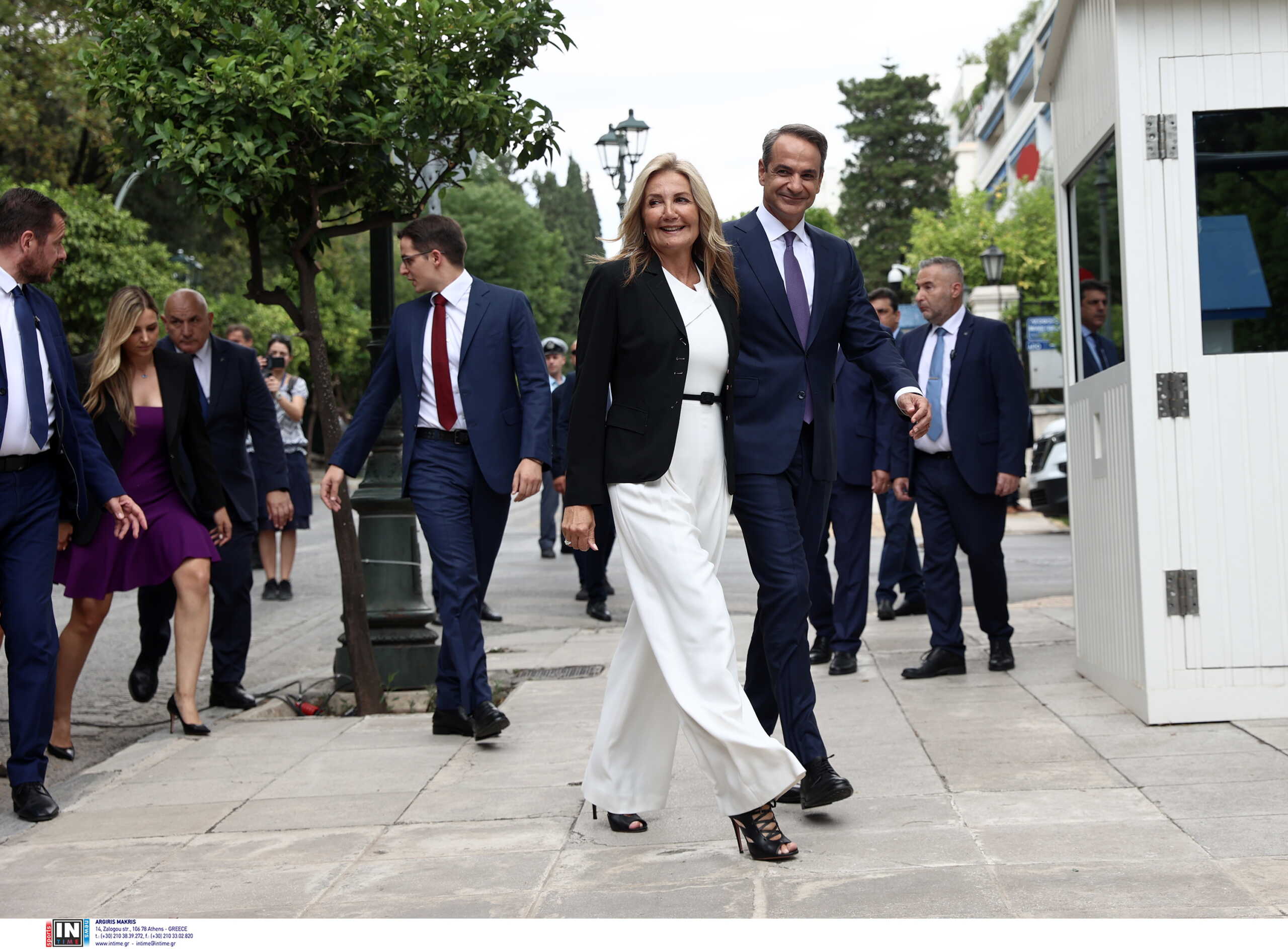 Ορκωμοσία Κυριάκου Μητσοτάκη: Εντυπωσίασαν η Μαρέβα Γκραμπόφσκι και οι κόρες της Σοφία και Δάφνη