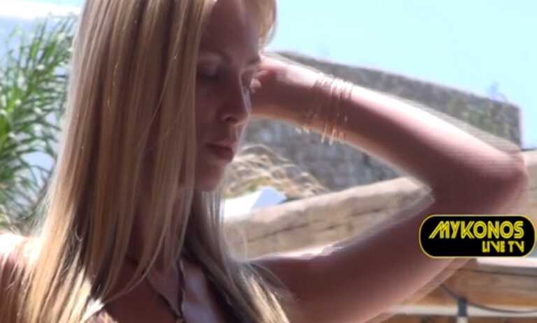 Εμφανίστηκε με τιγρέ μπικίνι σε παραλία της Μυκόνου και έγινε η πρωταγωνίστρια της ημέρας - Βίντεο