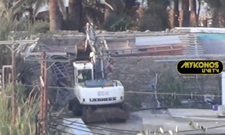 Δείτε βίντεο με μπουλντόζες να κατεδαφίζουν τα αυθαίρετα του Nammos στη Μύκονο 