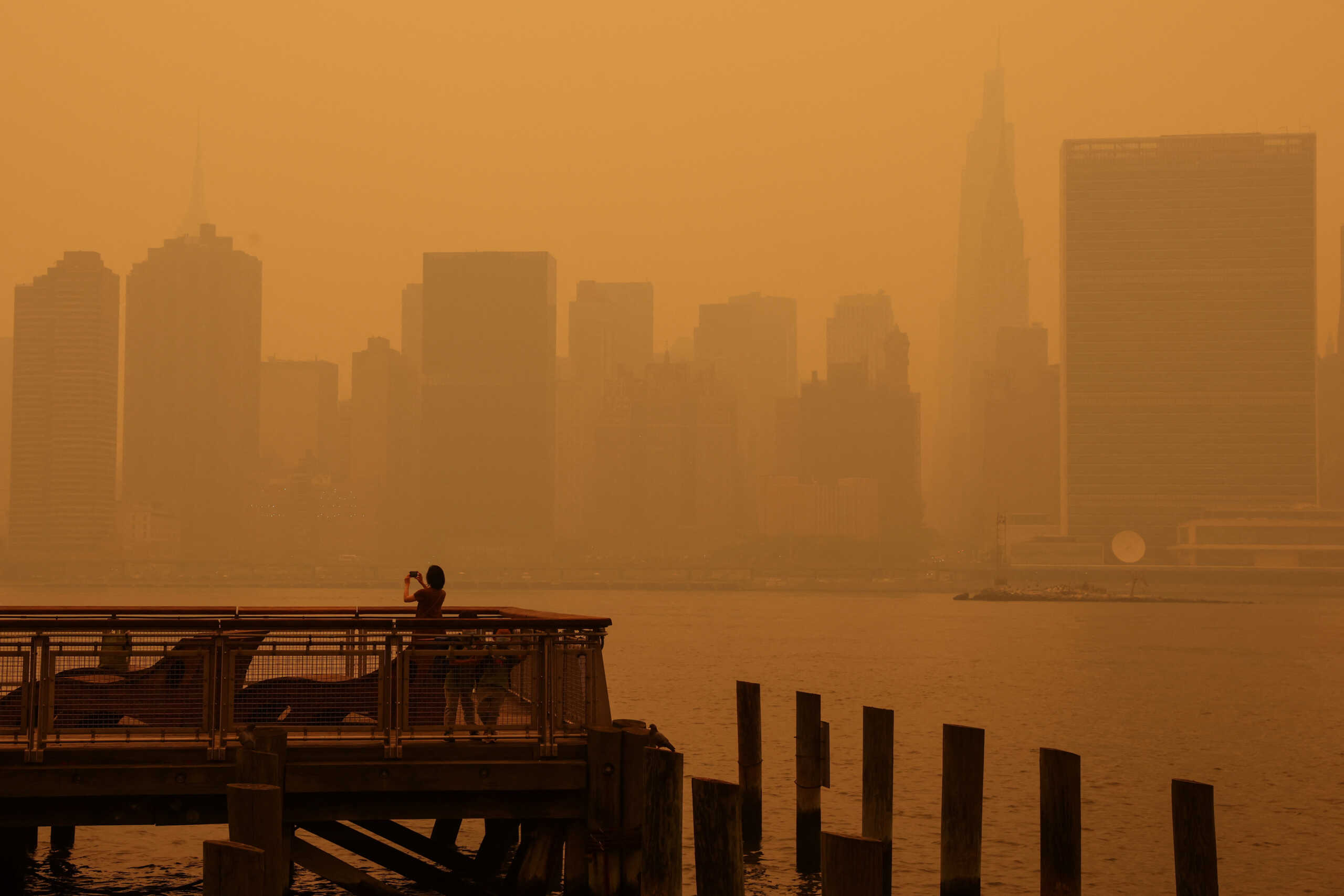 «Πνίγεται» η Νέα Υόρκη από νέφος καπνού – Συναγερμός για την ατμοσφαιρική ρύπανση