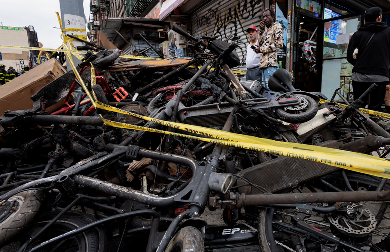 Τραγωδία στη Νέα Υόρκη, 4 νεκροί από φωτιά σε μαγαζί με ηλεκτρικά ποδήλατα