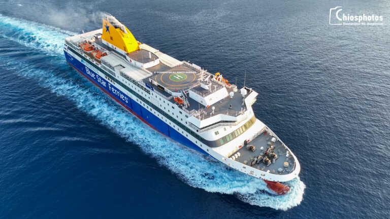 Η μανούβρα του Blue Star Patmos για να δέσει σε λιμάνι της Χίου - Άριστα 10 στον καπετάνιο και στο πλήρωμα