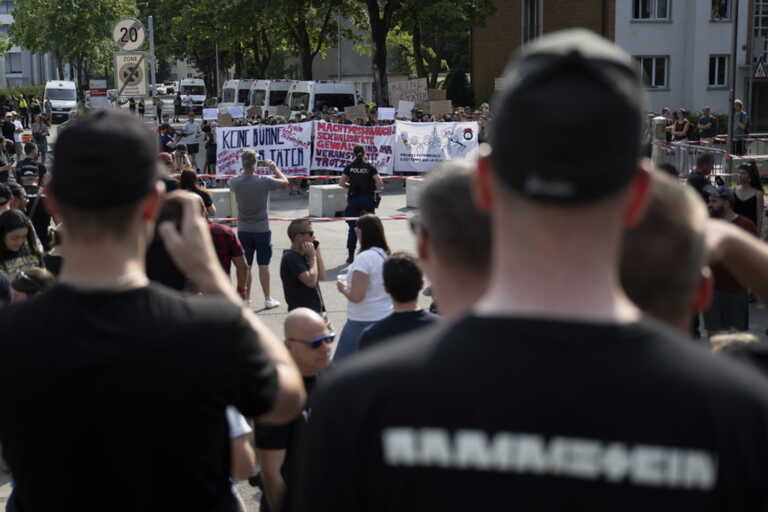 Ένταση έξω από τη συναυλία των Rammstein στη Βέρνη μετά τις καταγγελίες για σεξουαλικές επιθέσεις