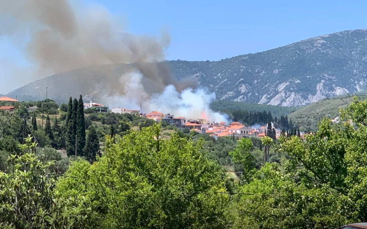 Προσαγωγή ηλικιωμένης για τη φωτιά στη Σάμο – Καλύτερη η εικόνα στο μέτωπο της πυρκαγιάς