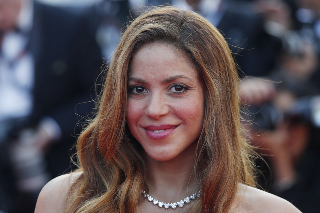 epa09975438 Shakira arrives for the screening of 'Elvis' during the 75th annual Cannes Film Festival, in Cannes, France, 25 May 2022. The festival runs from 17 to 28 May.  EPA
