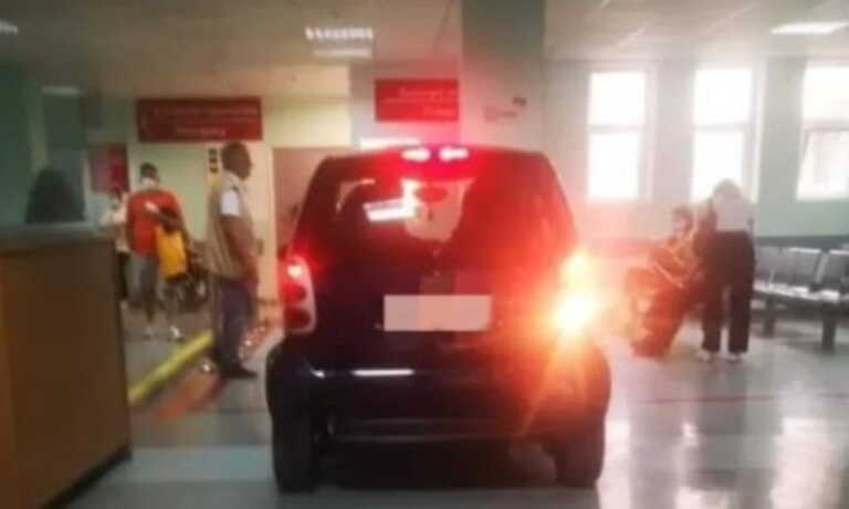 Ασθενής μπούκαρε με το αυτοκίνητό του στα Επείγοντα του ΚΑΤ γιατί δεν έβρισκε τραυματιοφορέα