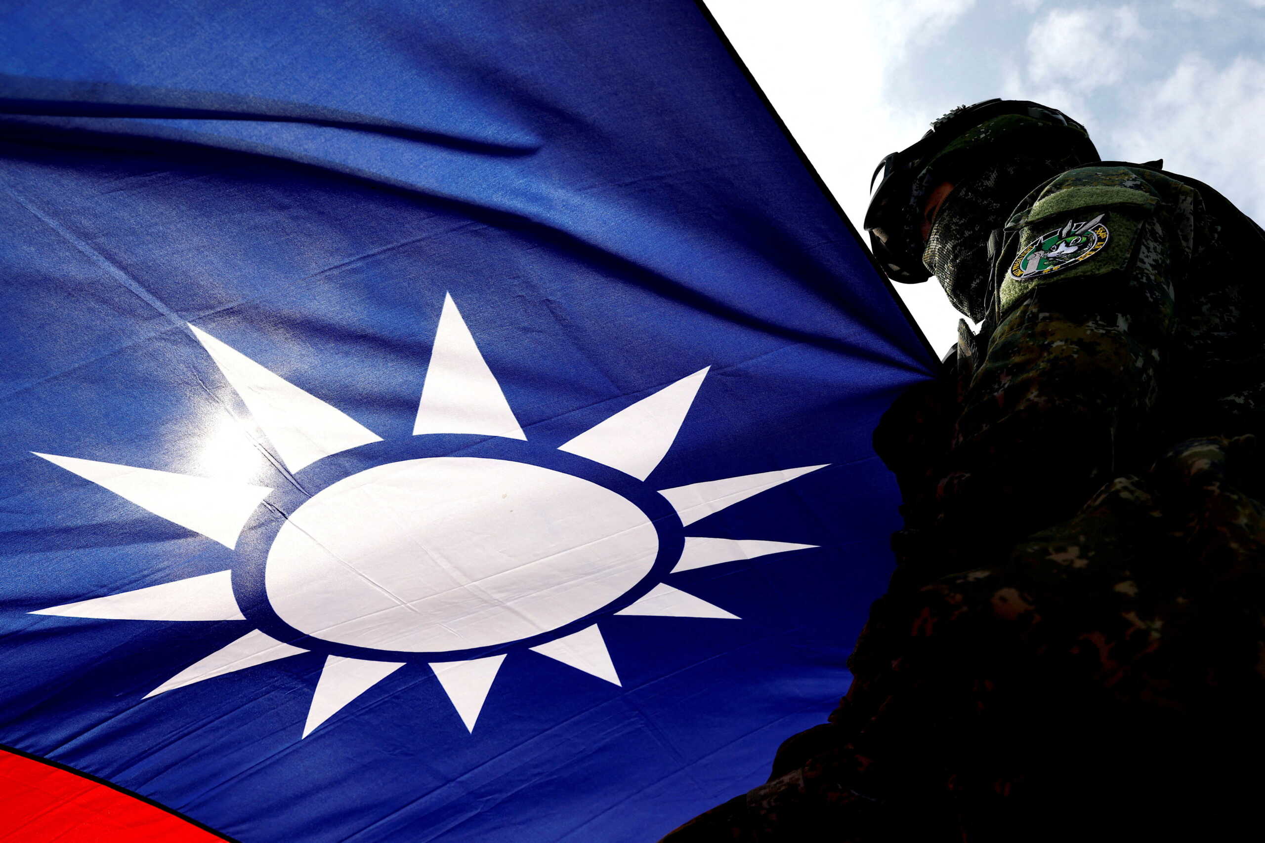 Η Ταϊβάν στέλνει μαχητικά καθώς δυνάμεις της Κίνας διασχίζουν το Στενό