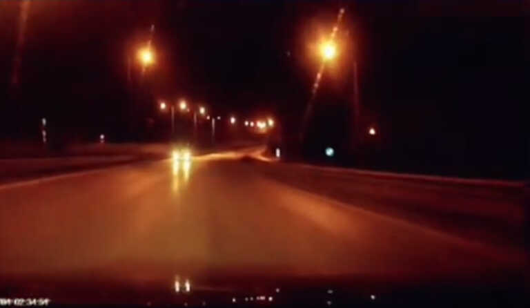 Αυτοκίνητο μπήκε αντίθετα στην Περιφερειακή Οδό στην Θεσσαλονίκη - Δείτε το απίστευτο βίντεο