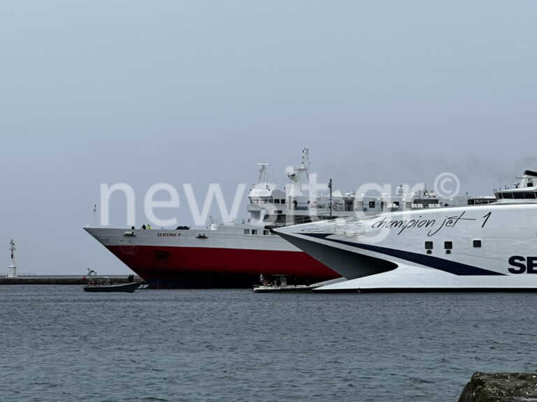 Συγκρούστηκαν πλοία στο λιμάνι της Τήνου - Ταλαιπωρία για τους επιβάτες
