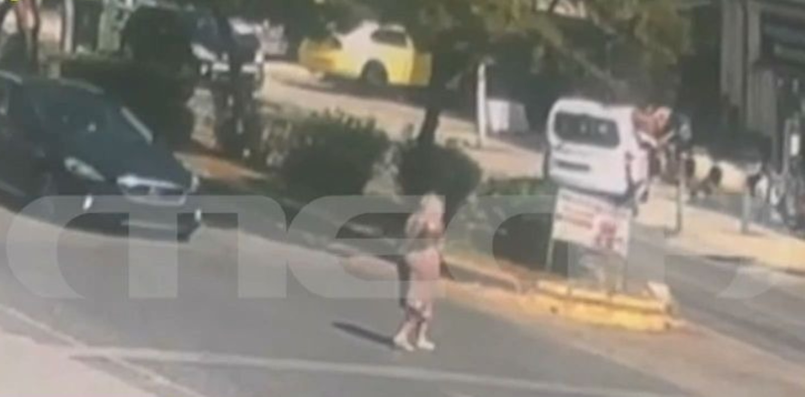 Νίκαια: Βίντεο ντοκουμέντο από τροχαίο δυστύχημα με θύμα ηλικιωμένη