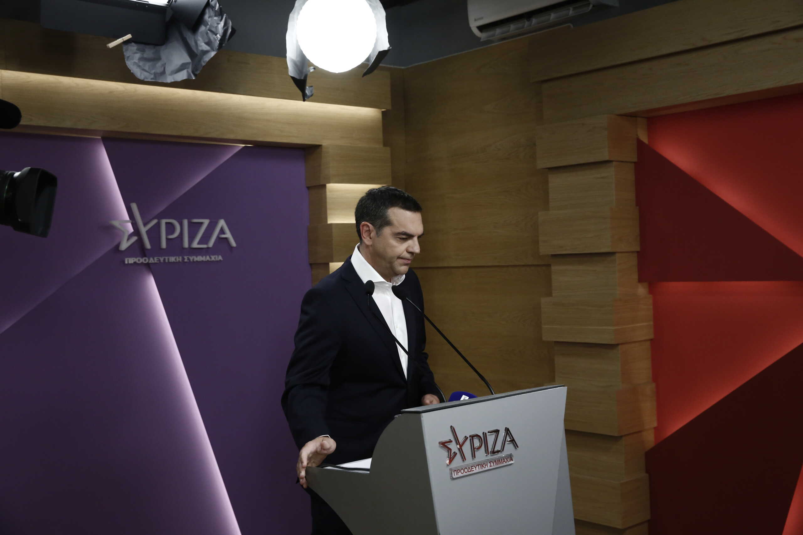 ΣΥΡΙΖΑ: Αυξάνεται η πίεση στον Τσίπρα – Σε θέση μάχης η Ομπρέλα, σε ετοιμότητα ο Τσακαλώτος