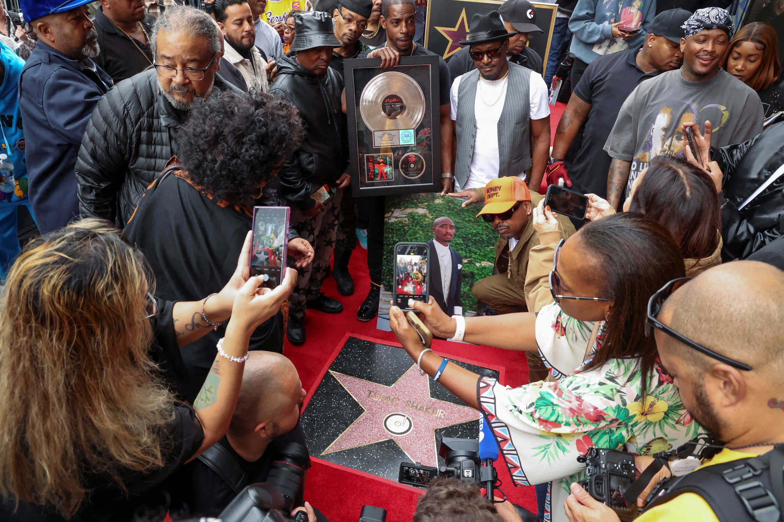 Ο Tupac απέκτησε δικό του αστέρι στο Hollywood Walk of Fame