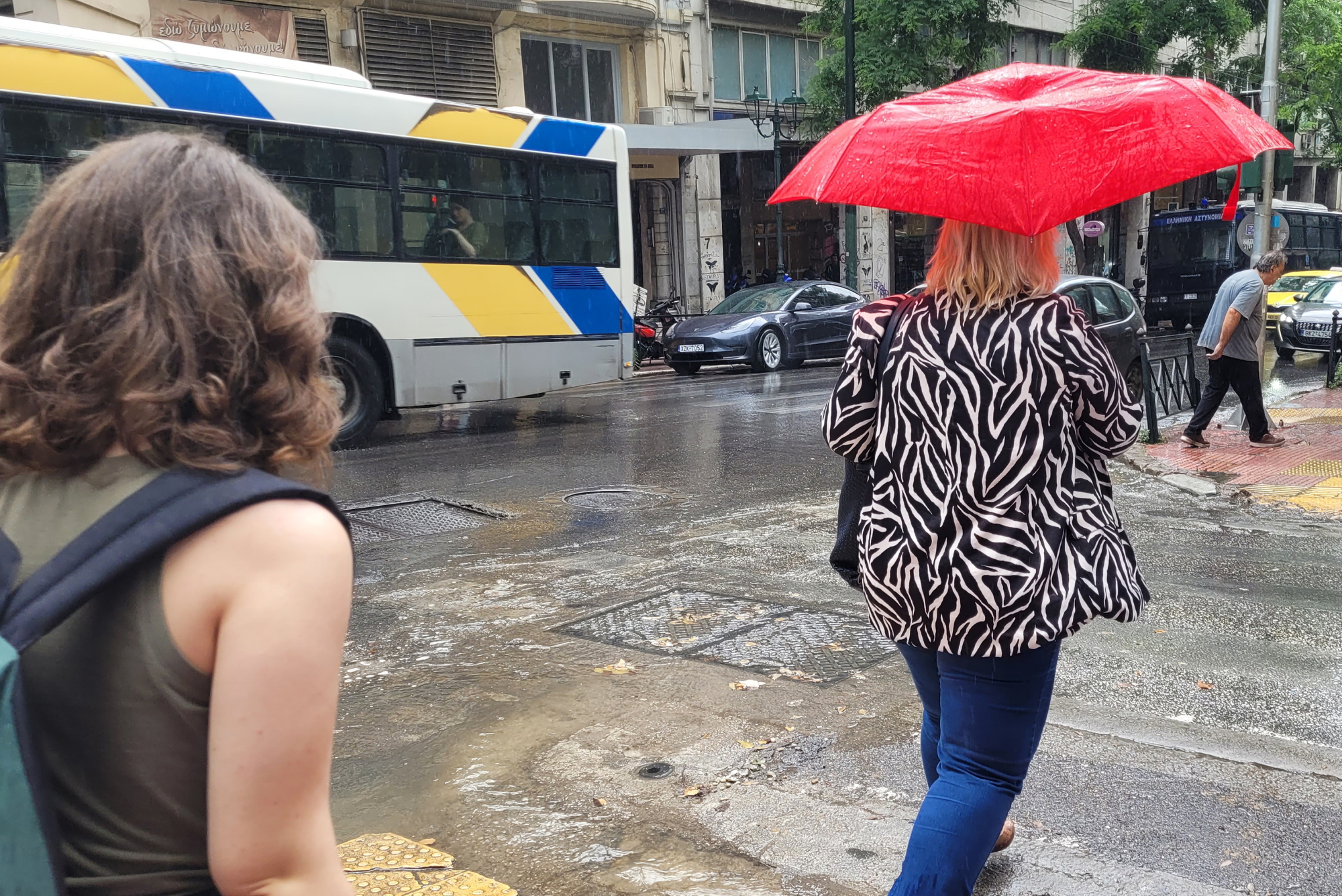 Καιρός: Καταιγίδες και βροχές σε όλη τη χώρα – Επικαιροποιήθηκε το έκτακτο δελτίο της ΕΜΥ