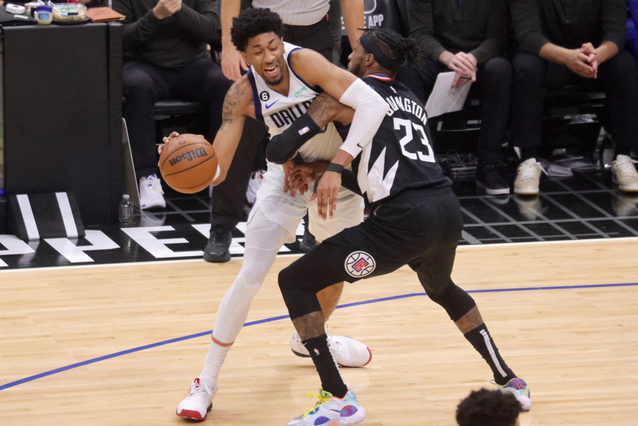epa10455964 Maverick's Christian Wood (35) contacts LA's Robert Covington (23)  during the second quarter in an NBA game against Dallas Mavericks at Crypto.com Arena in Los Angeles, California, USA, 08 Feburary 2023.  EPA