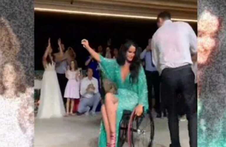 Μάθημα ζωής στον γάμο του αδερφού της - Χόρεψε μπάλο από το αναπηρικό αμαξίδιο και αποθεώθηκε