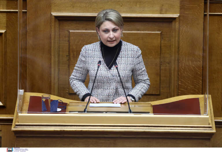 ΣΥΡΙΖΑ κατά Μητσοτάκη: Με «παρελθόν» κατά της άμβλωσης η νέα υφυπουργός Υποδομών Χριστίνα Αλεξοπούλου