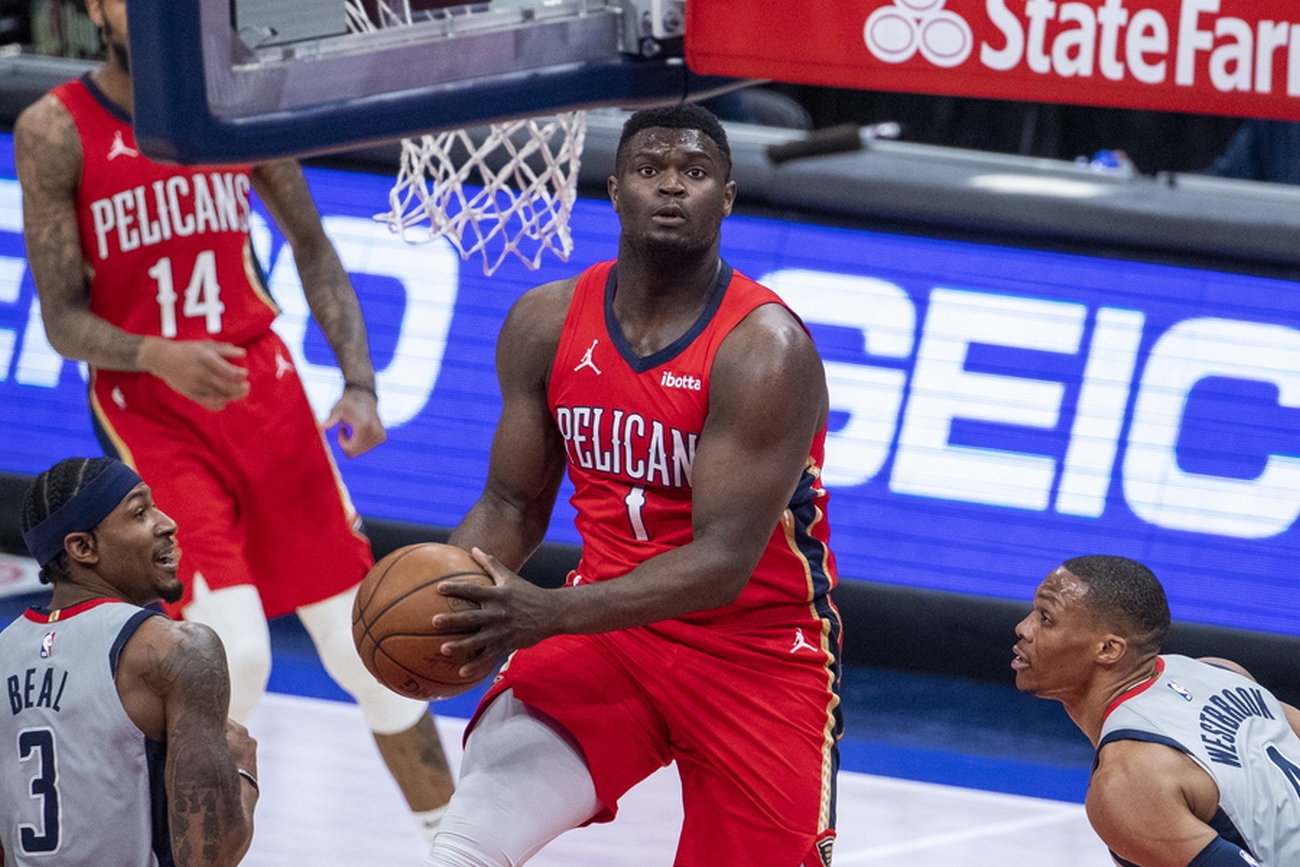 epa09140516 New Orleans Pelicans forward Zion Williamson (C) shoots against Washington Wizards guard Bradley Beal (L) and Washington Wizards guard Russell Westbrook (R) during the NBA basketball game between the New Orleans Pelicans and the Washington Wizards at Capitol One Arena in Washington, DC, USA, 16 April 2021.  EPA
