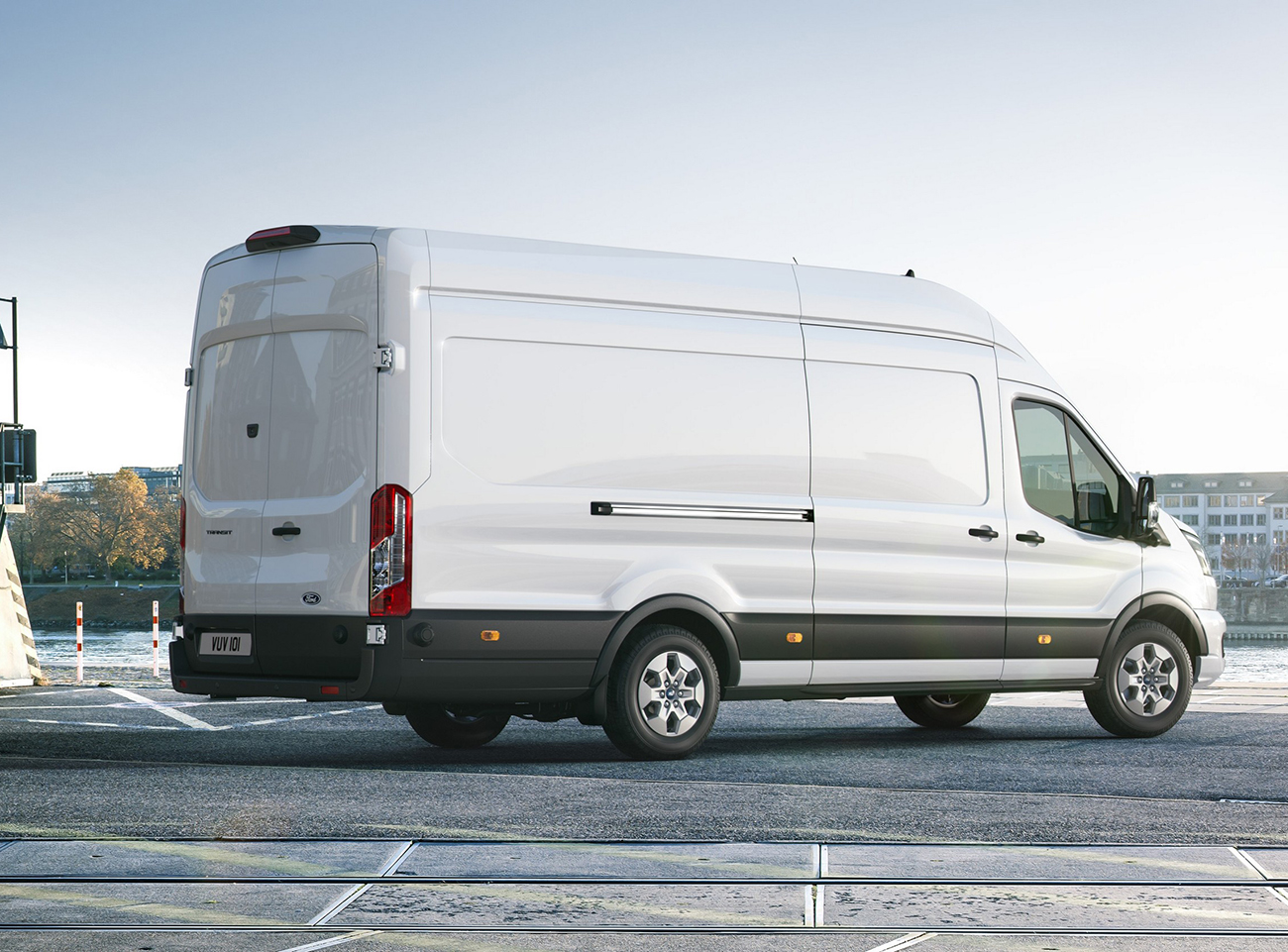 Ford Transit με νέα ψηφιακά χαρακτηριστικά και βελτιωμένη τεχνολογία