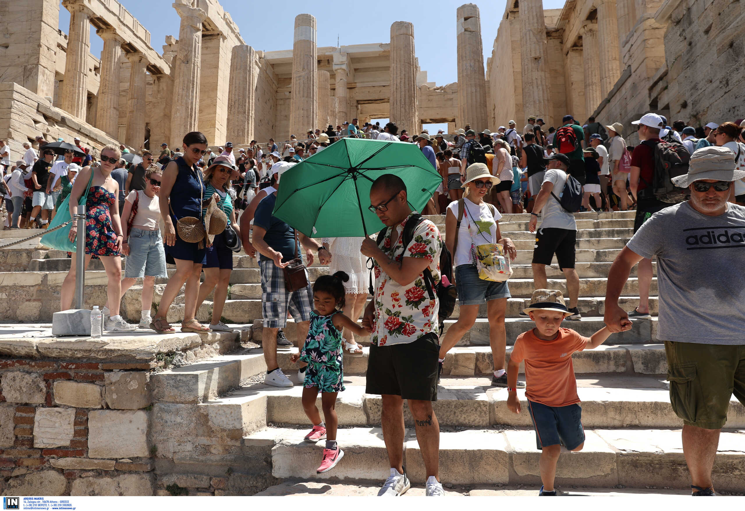Ακρόπολη: Έρχονται αλλαγές στο επισκεπτήριο των τουριστών – «Το μνημείο δεν αντέχει περισσότερους από 20.000 επισκέπτες ημερησίως»