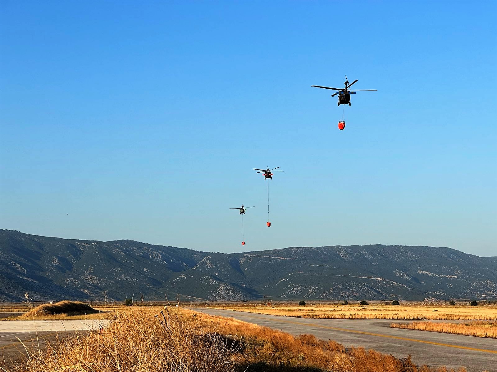 Φωτιές: Ελικόπτερα των ΗΠΑ στη μάχη με τα πύρινα μέτωπα στην Ελλάδα – Η ανακοίνωση του ΓΕΕΘΑ