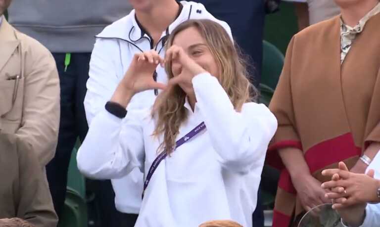Η Πάουλα Μπαντόσα έστειλε καρδούλες στον Στέφανο Τσιτσιπά για τη νίκη του στο Wimbledon